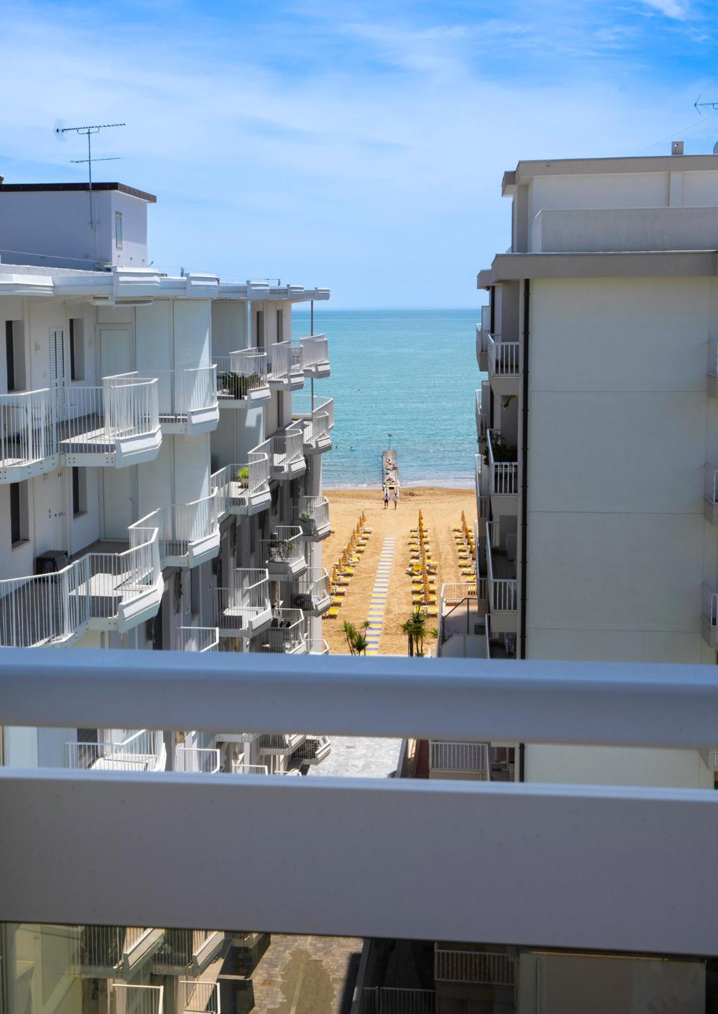 Hotel Laurin Lido di Jesolo Dış mekan fotoğraf